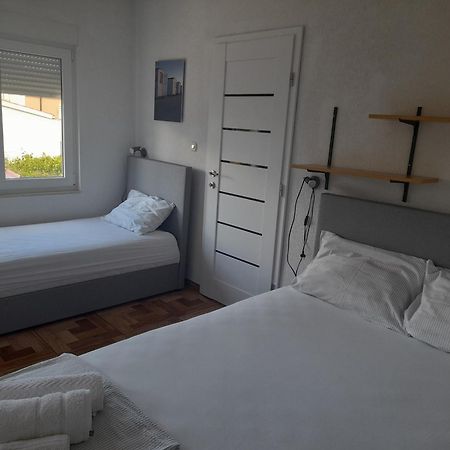 Apartments Malou Baska Voda Bilik gambar