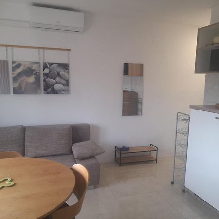 Apartments Malou Baska Voda Bilik gambar