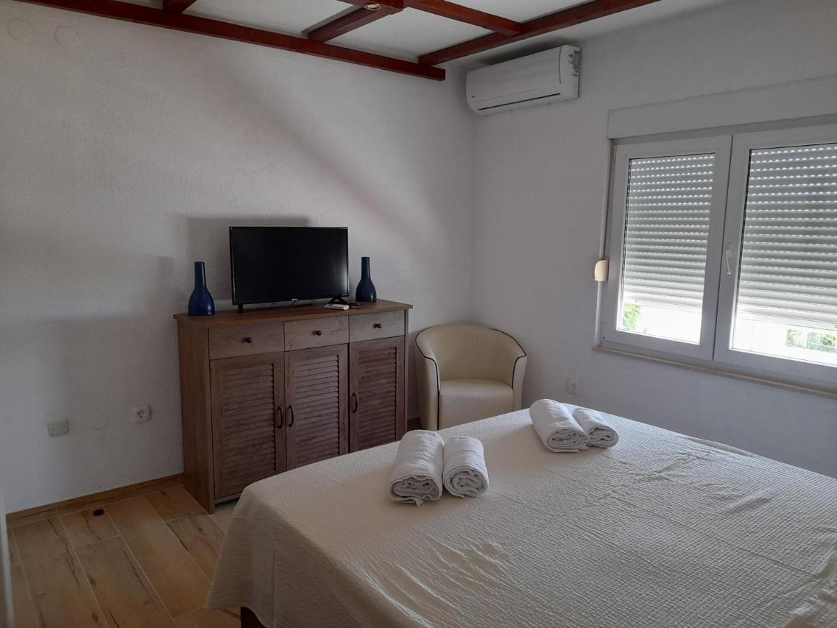 Apartments Malou Baska Voda Bilik gambar