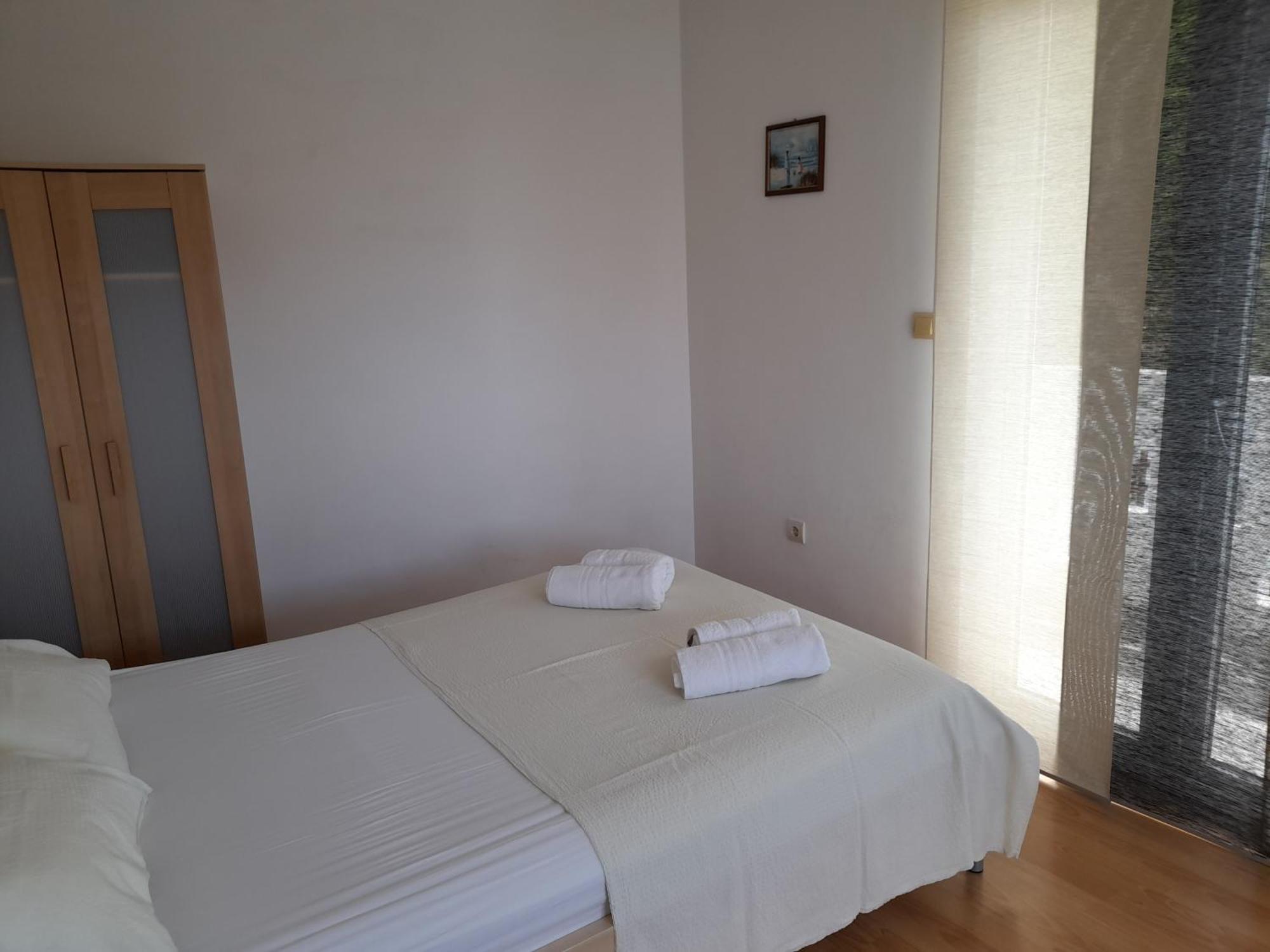 Apartments Malou Baska Voda Bilik gambar