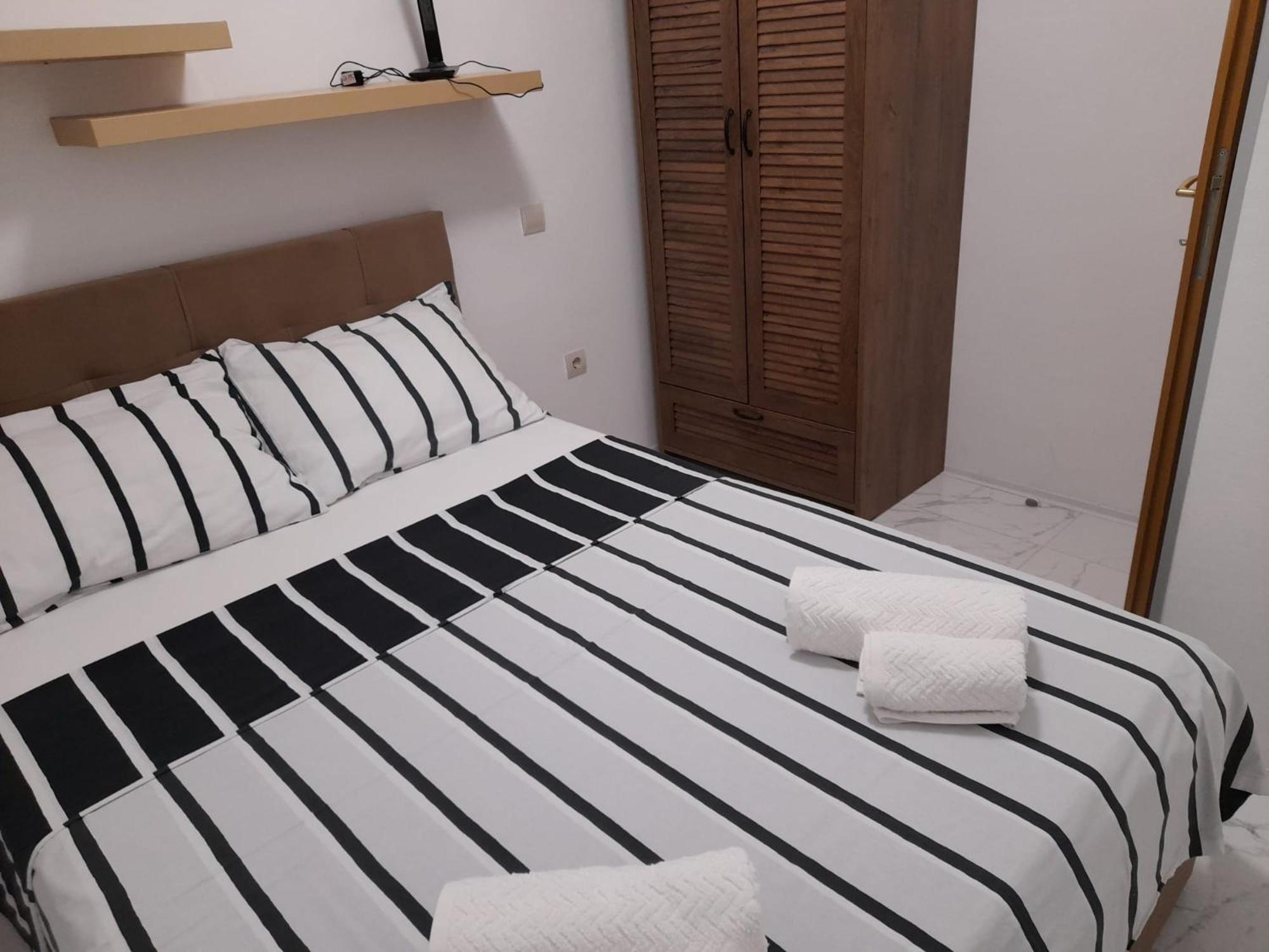 Apartments Malou Baska Voda Bilik gambar