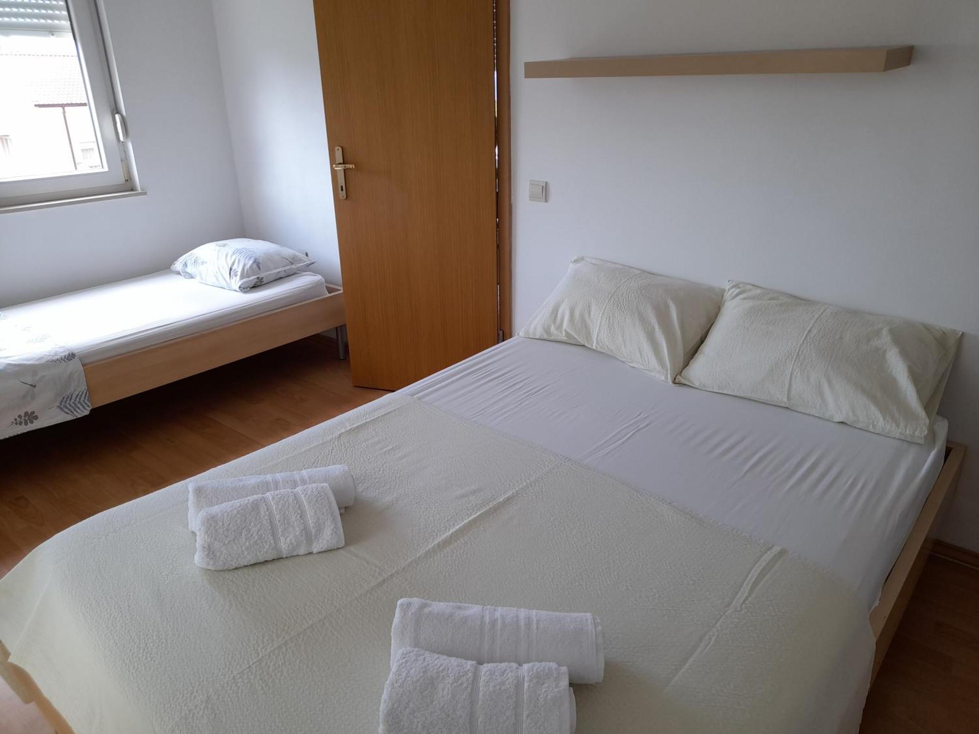 Apartments Malou Baska Voda Bilik gambar