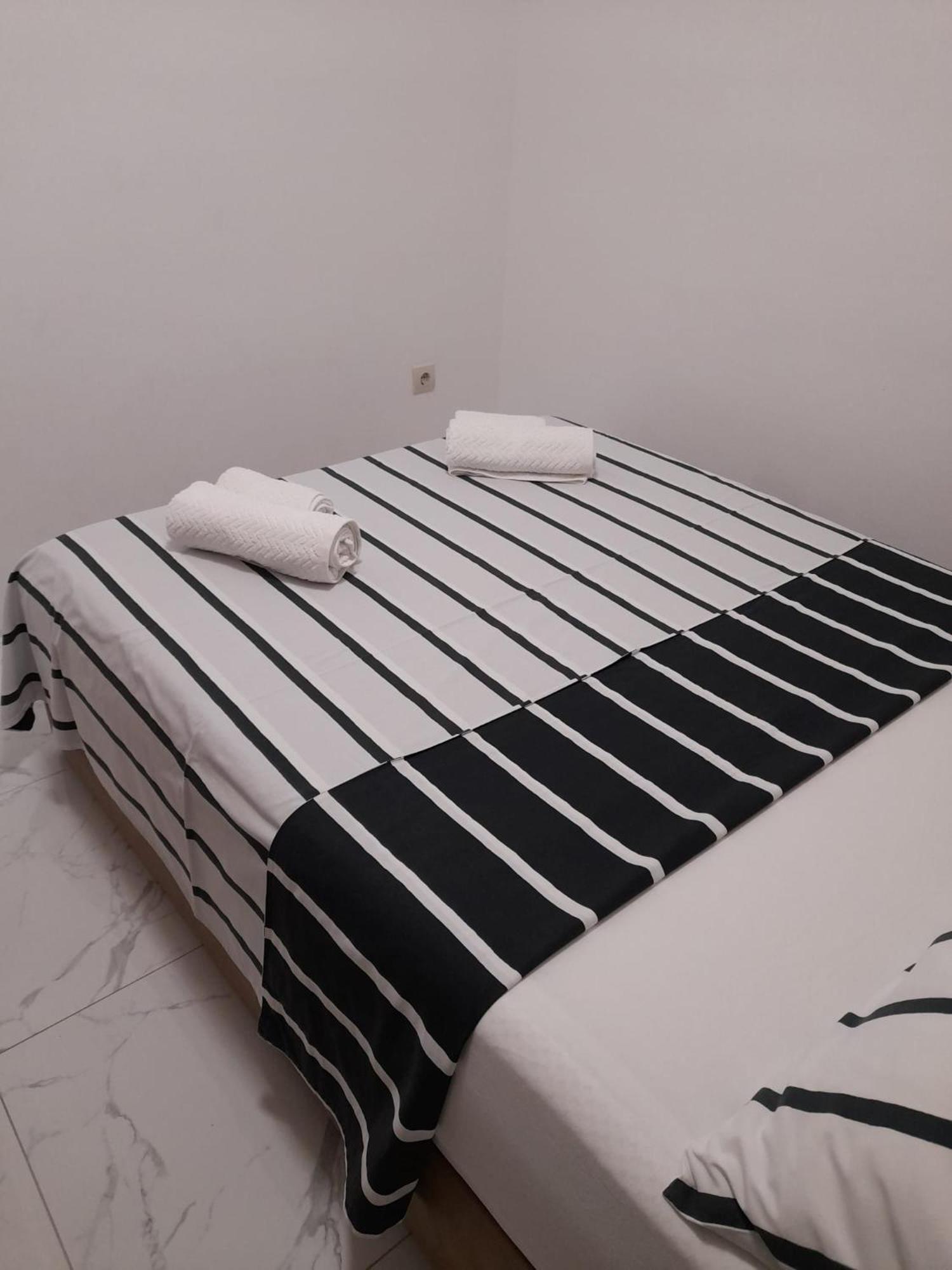 Apartments Malou Baska Voda Bilik gambar