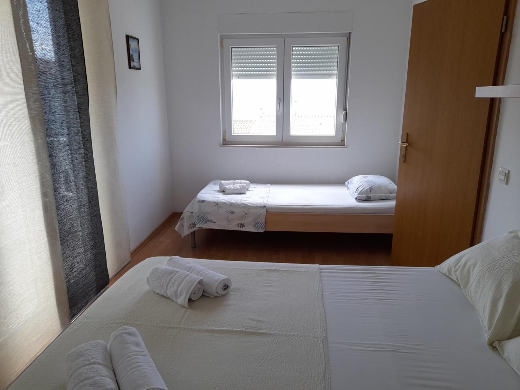 Apartments Malou Baska Voda Bilik gambar
