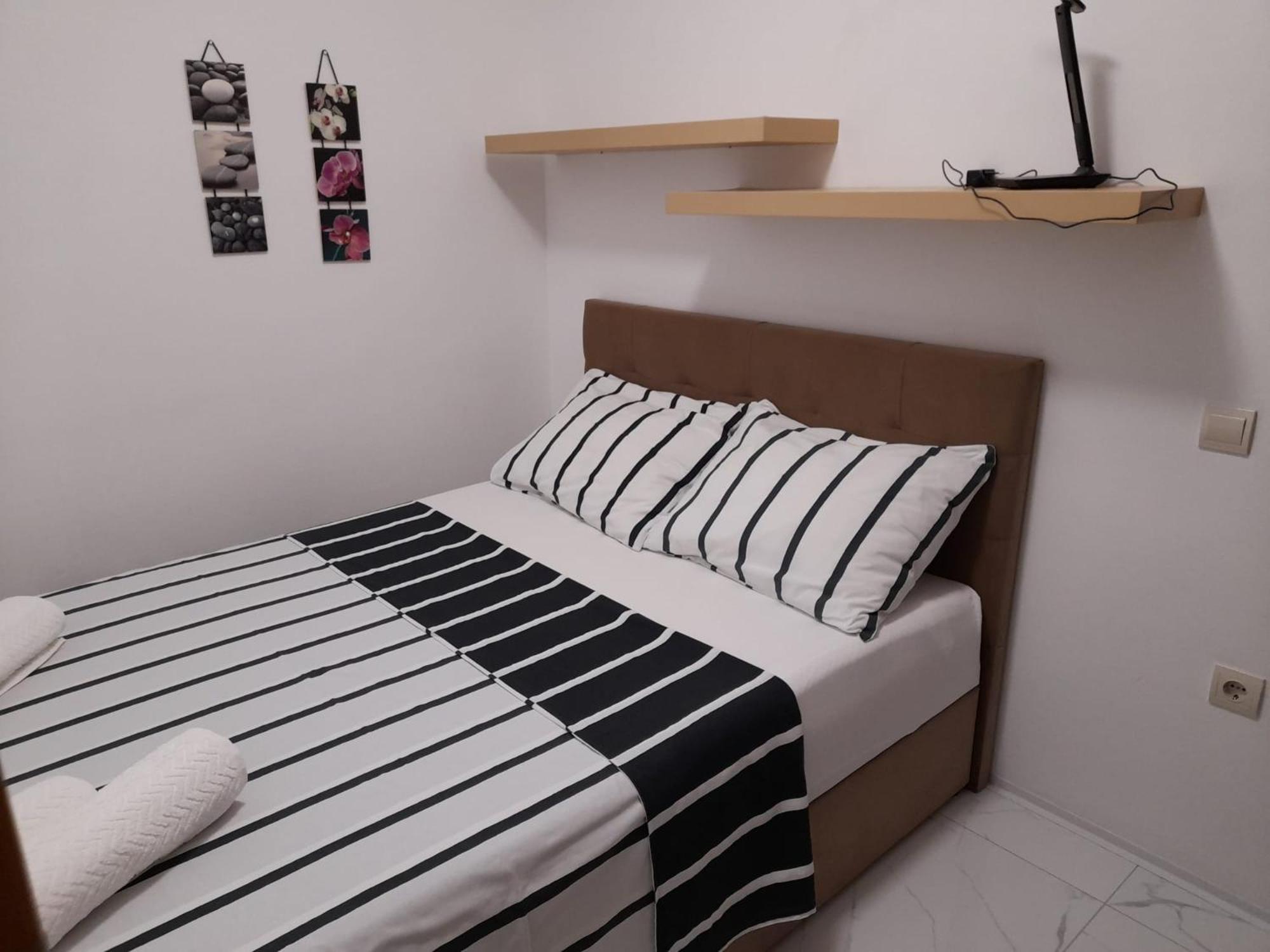 Apartments Malou Baska Voda Bilik gambar