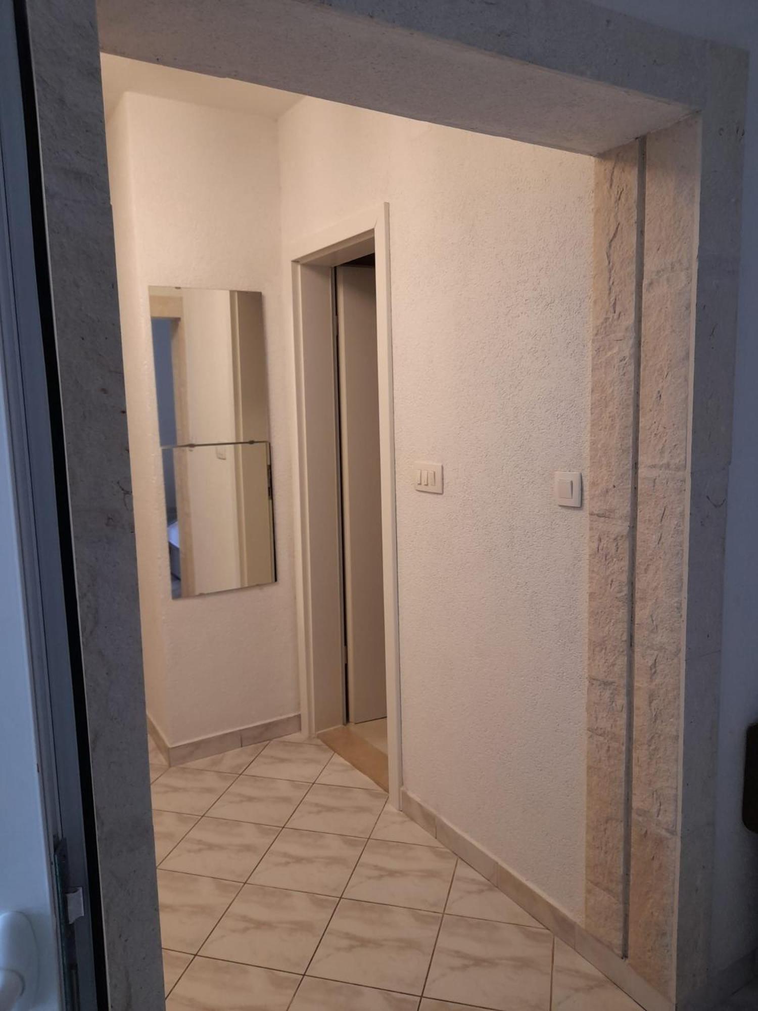 Apartments Malou Baska Voda Bilik gambar