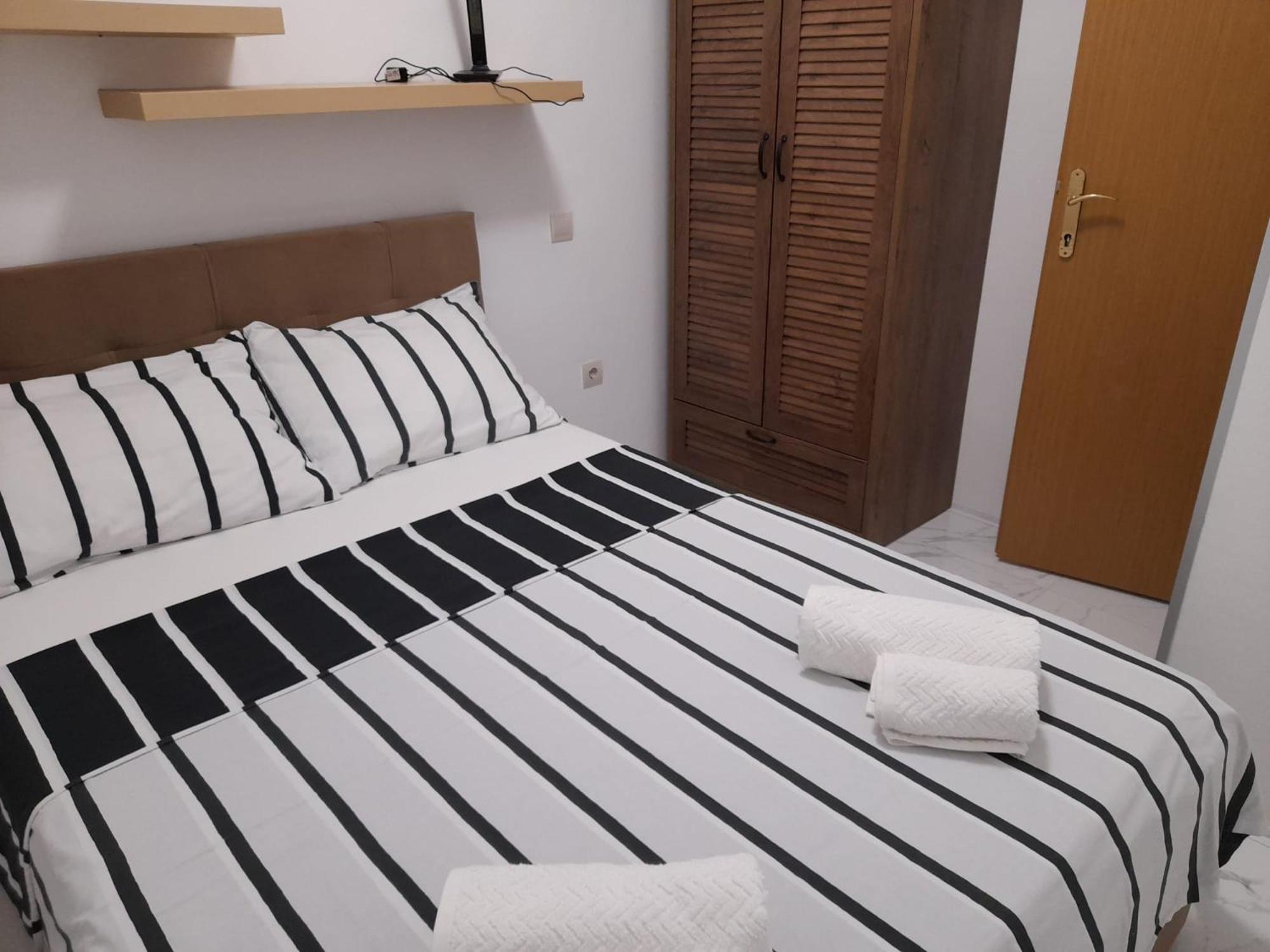 Apartments Malou Baska Voda Bilik gambar