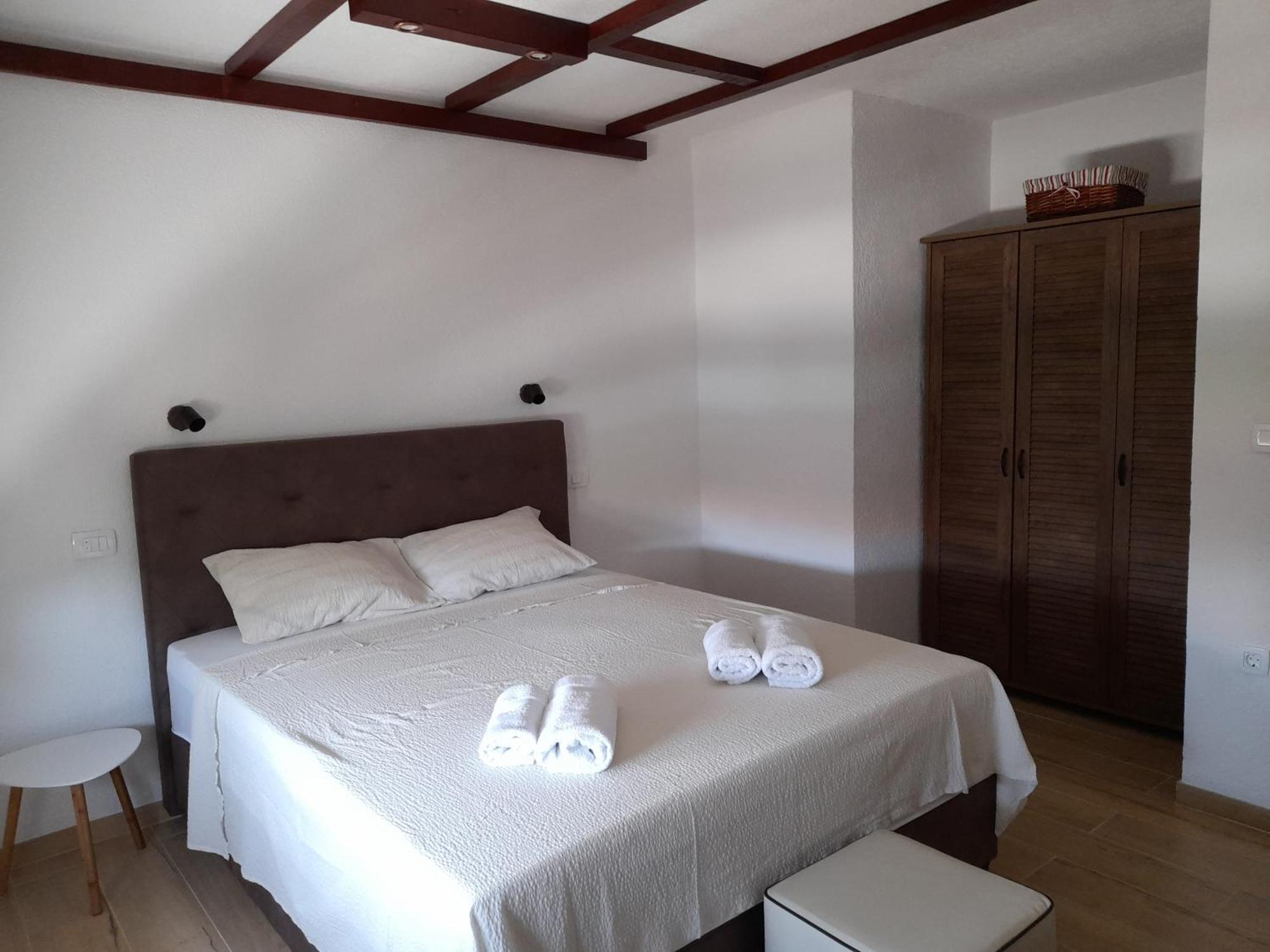 Apartments Malou Baska Voda Bilik gambar