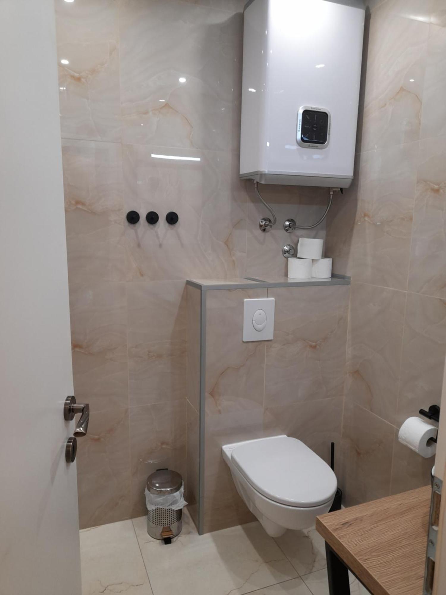 Apartments Malou Baska Voda Bilik gambar