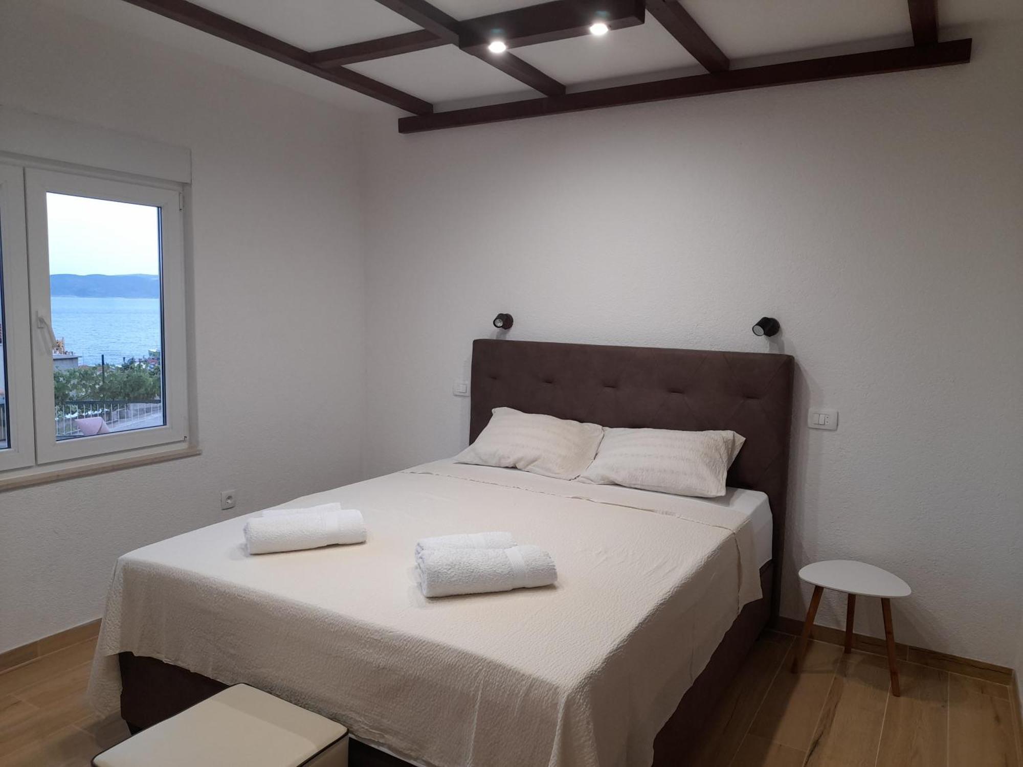 Apartments Malou Baska Voda Bilik gambar
