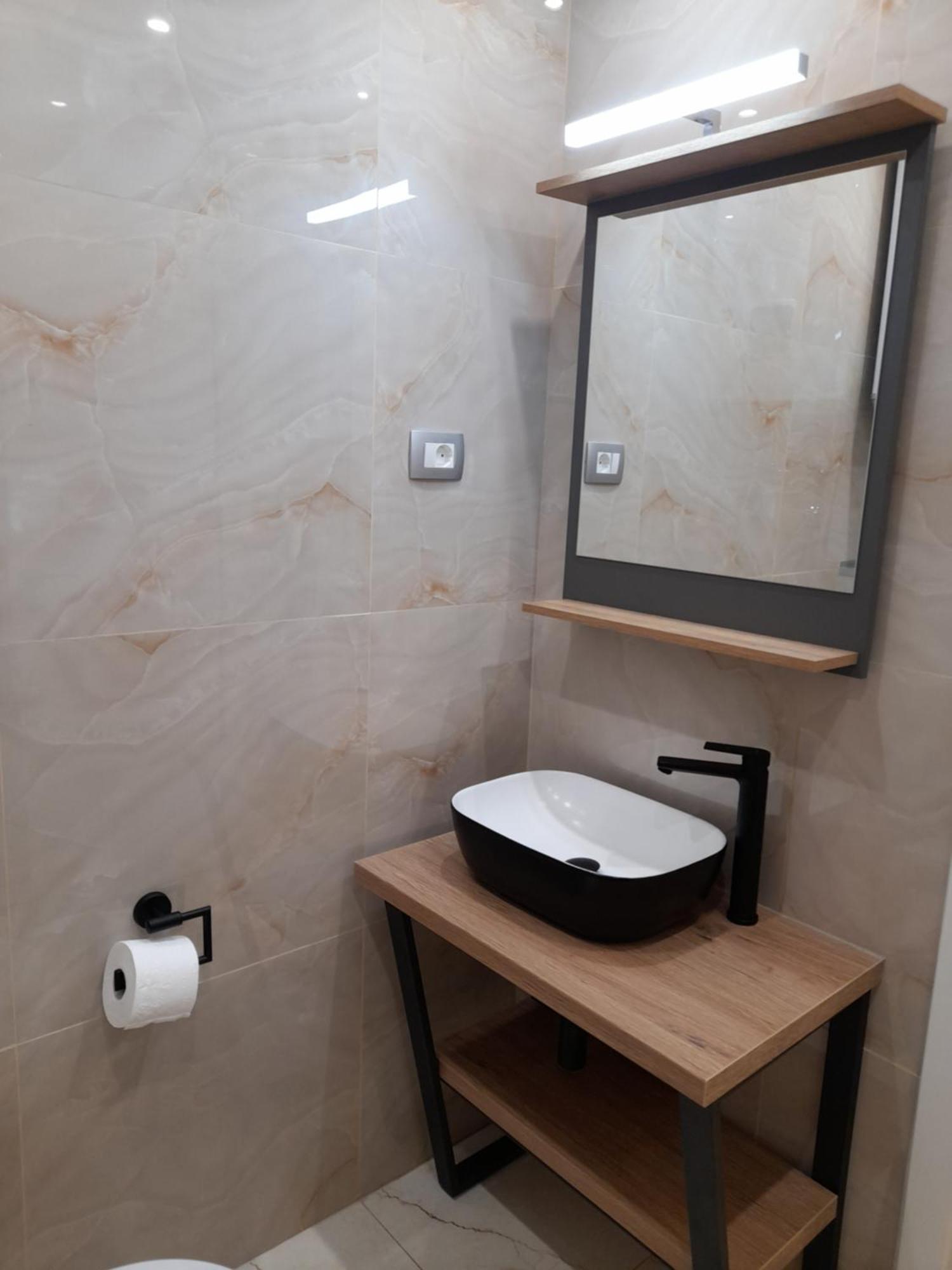 Apartments Malou Baska Voda Bilik gambar