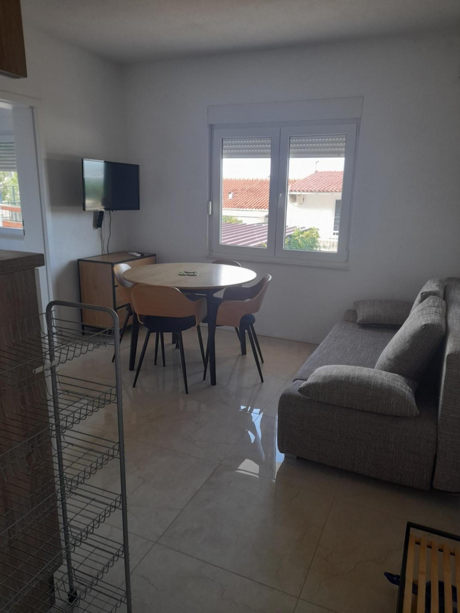 Apartments Malou Baska Voda Bilik gambar