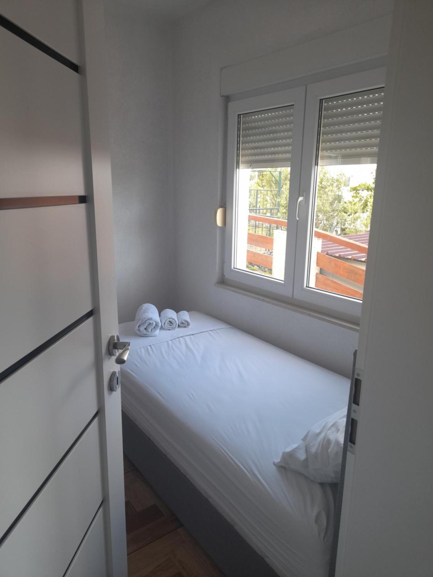 Apartments Malou Baska Voda Bilik gambar