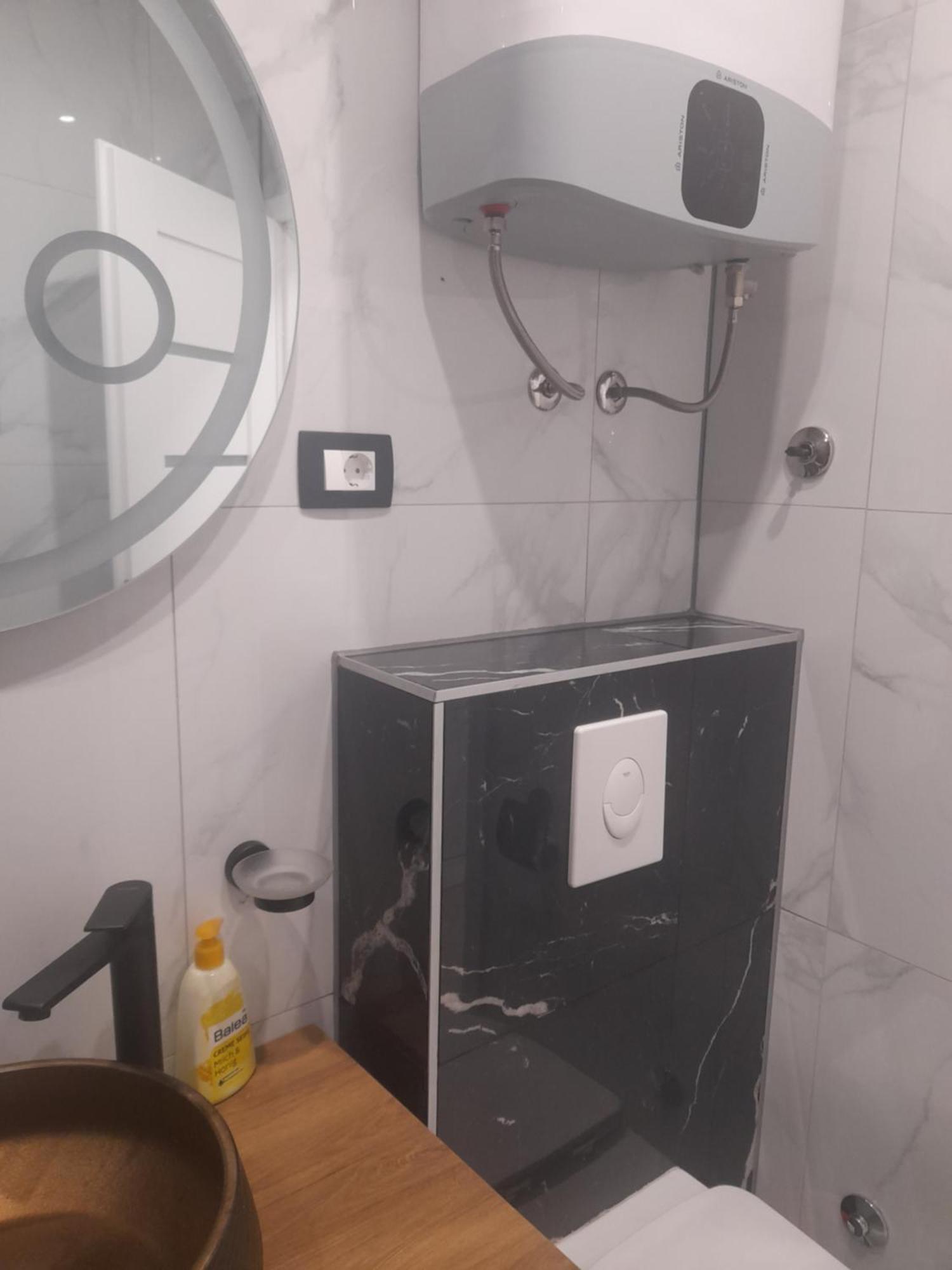 Apartments Malou Baska Voda Bilik gambar