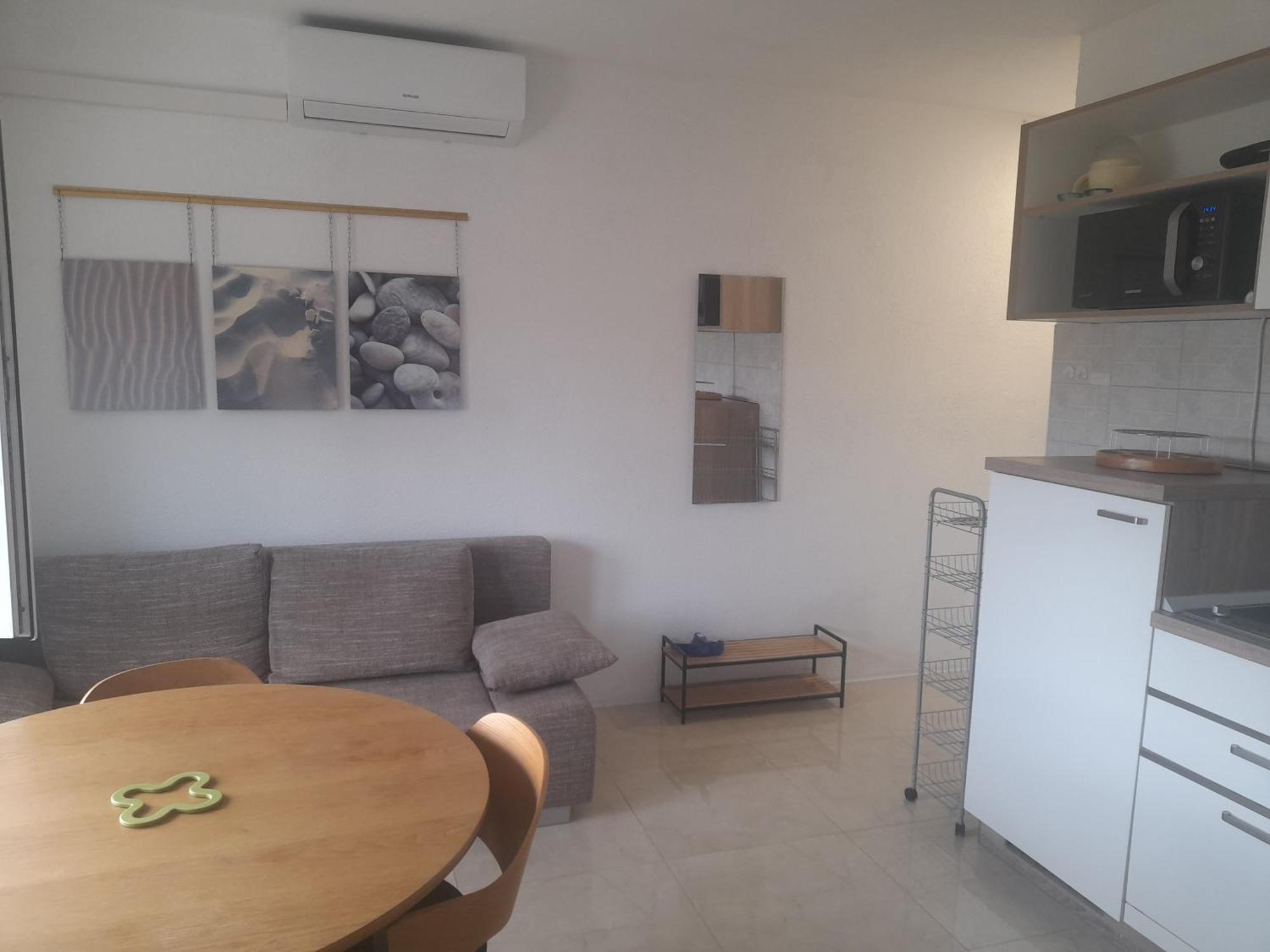 Apartments Malou Baska Voda Bilik gambar