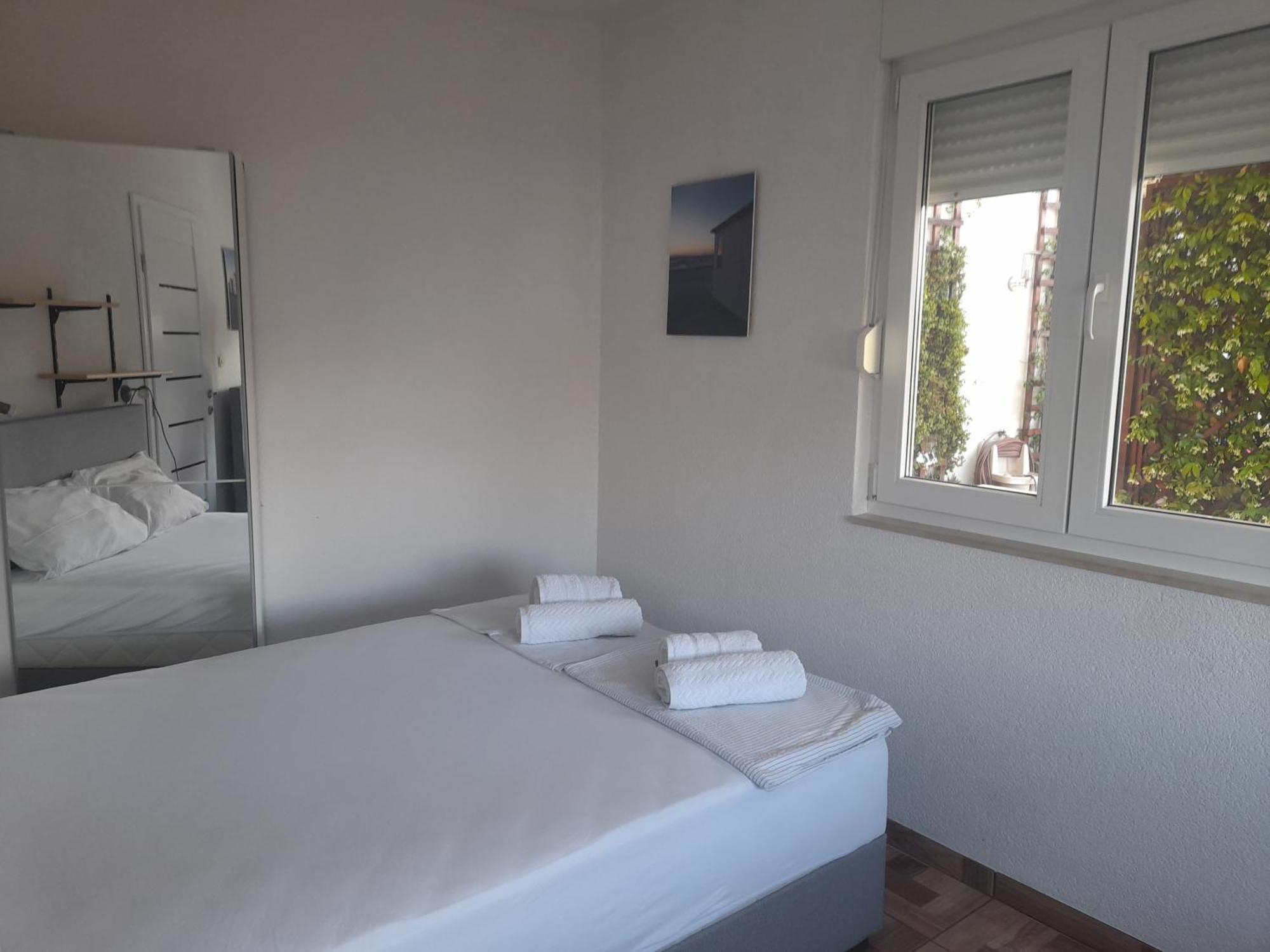 Apartments Malou Baska Voda Bilik gambar