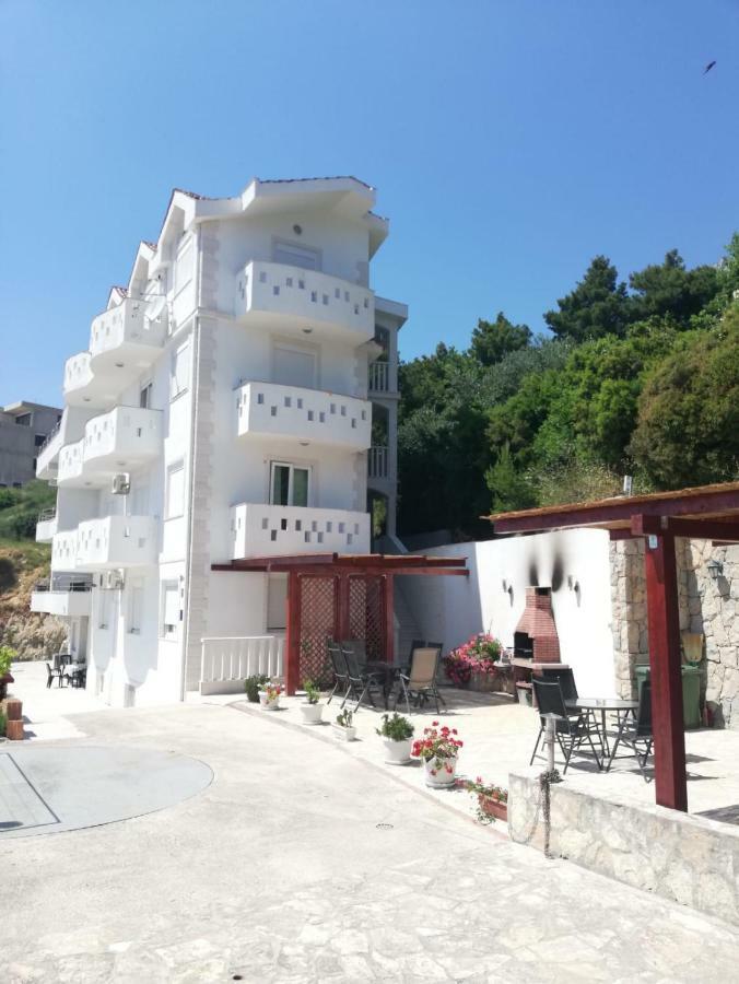 Apartments Malou Baska Voda Luaran gambar