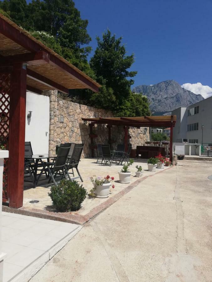 Apartments Malou Baska Voda Luaran gambar