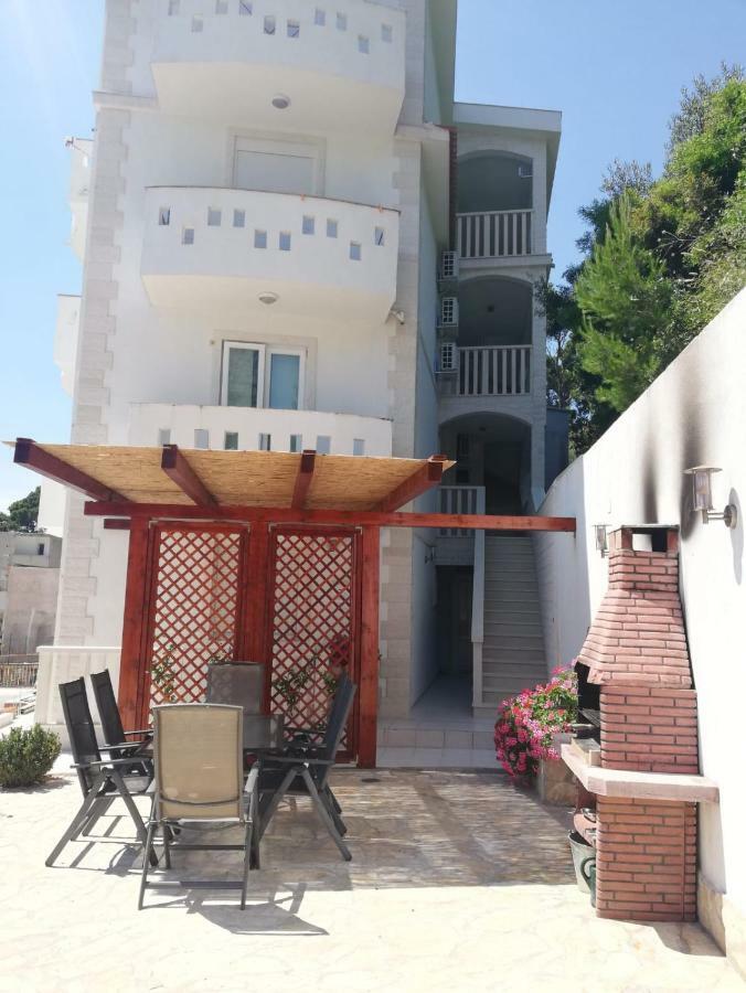 Apartments Malou Baska Voda Luaran gambar