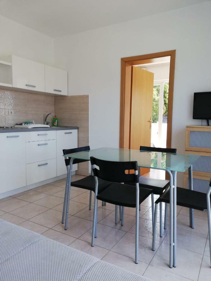 Apartments Malou Baska Voda Bilik gambar